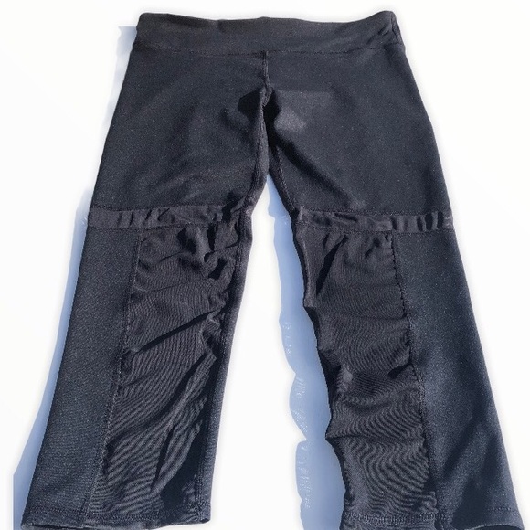 Fabletics Sheer Panel Cropped Leggings Small Black - Picture 4 of 9